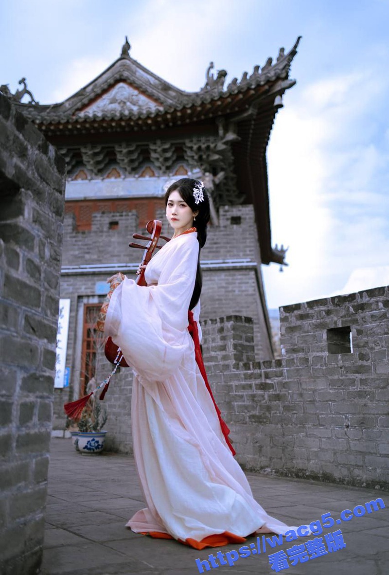 极品网红福利姬不呆猫 古装战国袍写真 油亮白丝美腿 脱衣展示白嫩胴体！