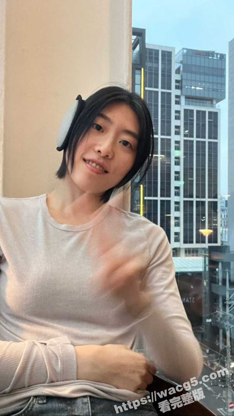 北京健身教练的新赛道 教练风骚自拍桃红乳晕蜜桃臀 实在抵挡不住瑜伽裤的诱惑