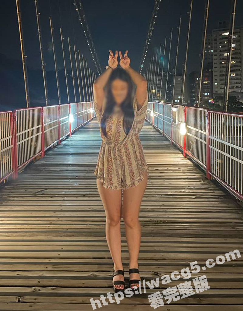 肥臀母狗展示逼吹小号 这骚穴得多大的空腔啊 见过用逼抽烟的 也见过养黄鳝的 第一次见吹号的