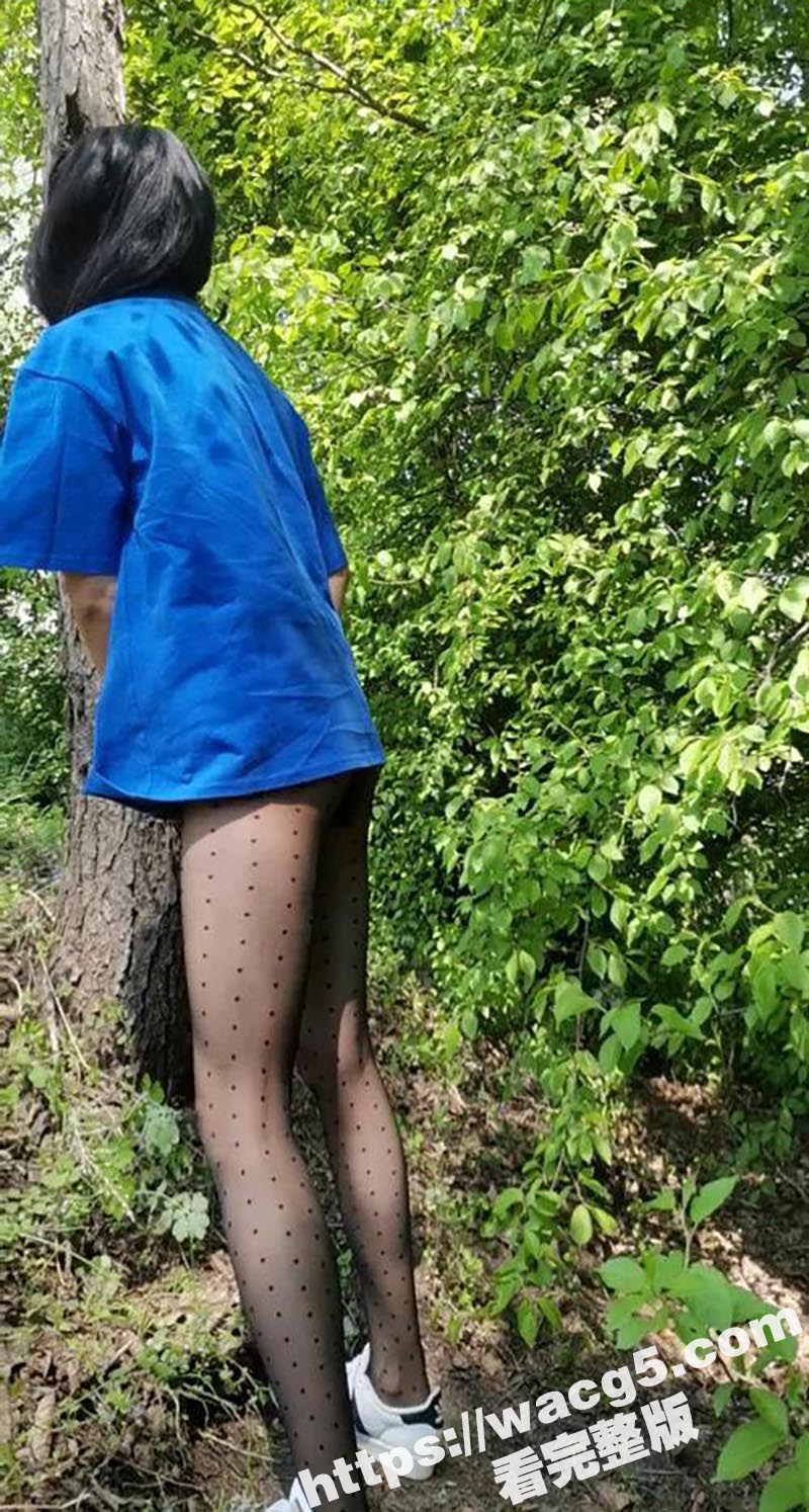 野外乱伦性感岳母 50多岁的丈母娘 穿黑丝和我爬山 鸡巴早就饥渴难耐 找个小树林后入疯狂抽插