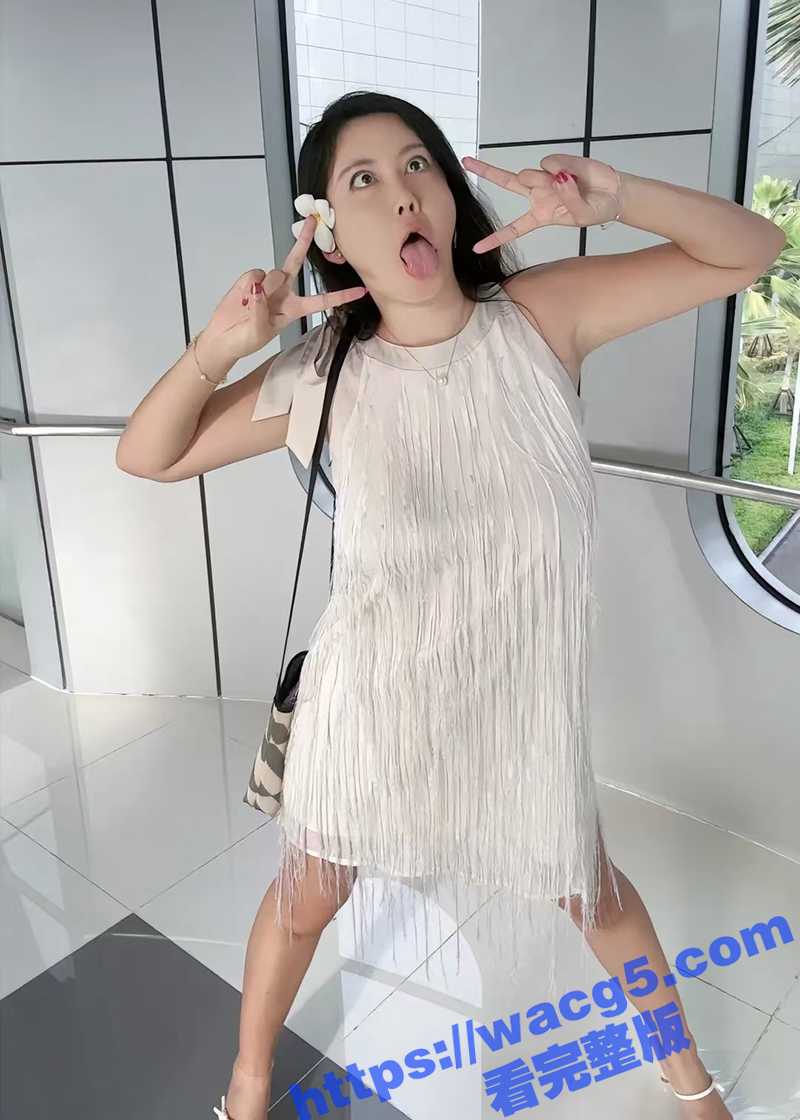 抖音极品巨乳网红李雅相关图片