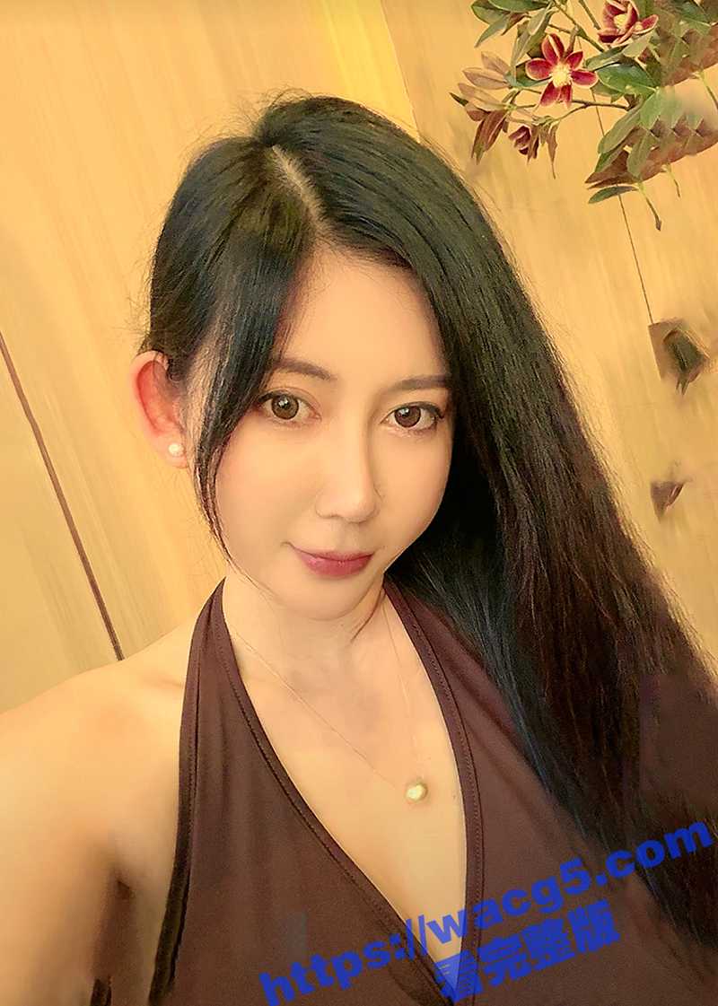 抖音极品巨乳网红李雅相关图片