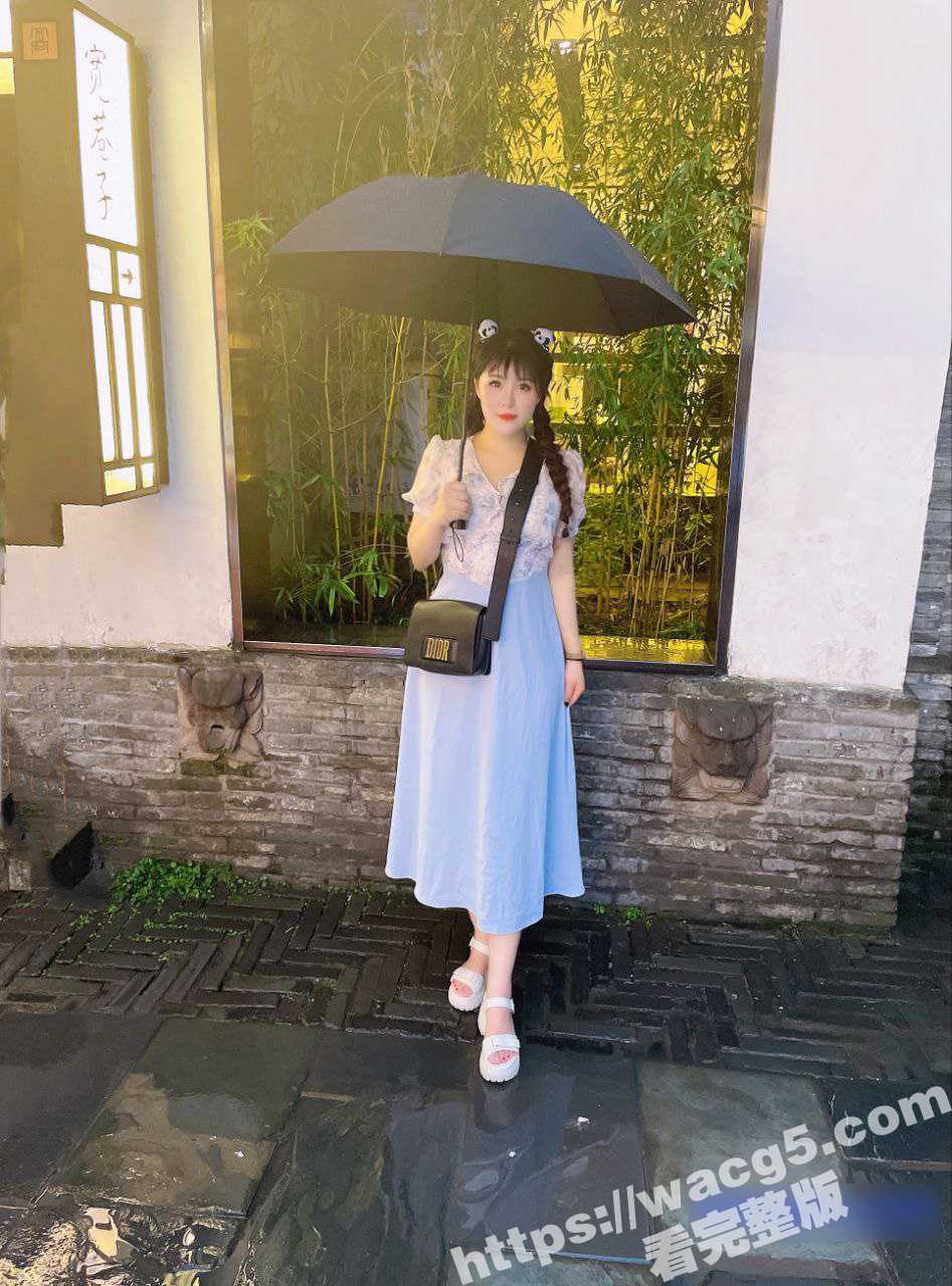 高颜值少妇不甘寂寞 相关图片