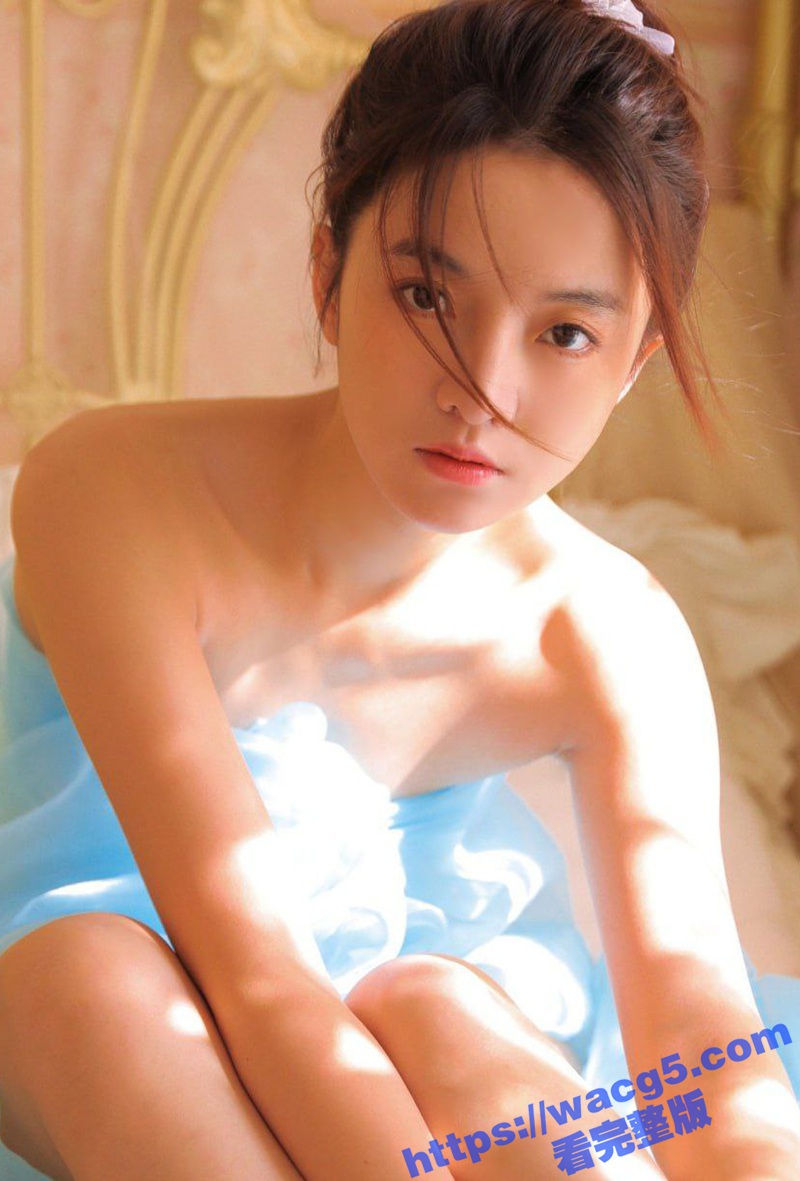 四川美术学院反差学生妹 被金主花式调教 无情掐脖捏奶 暴力打桩抽插！