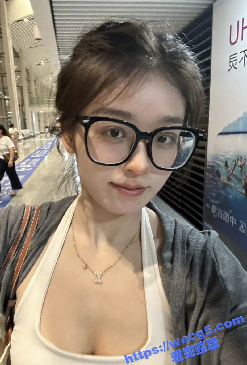 高颜值情侣同居自拍 妹子与男友分手 被渣男无情流出 这是你想象中的性福生活吗？