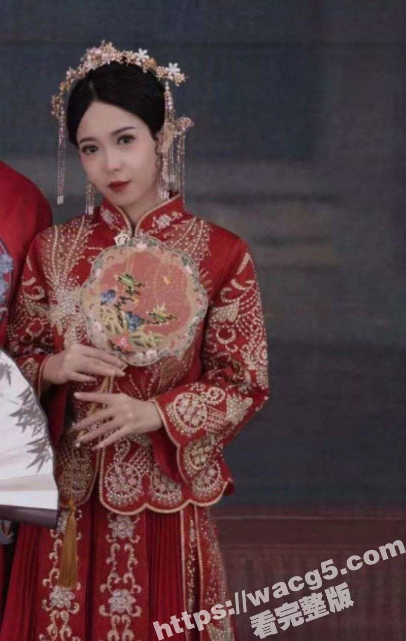 花几十万彩礼娶回家的老婆 老公自己都不舍得操 却被炮友狂蹬爆操到喷白浆！