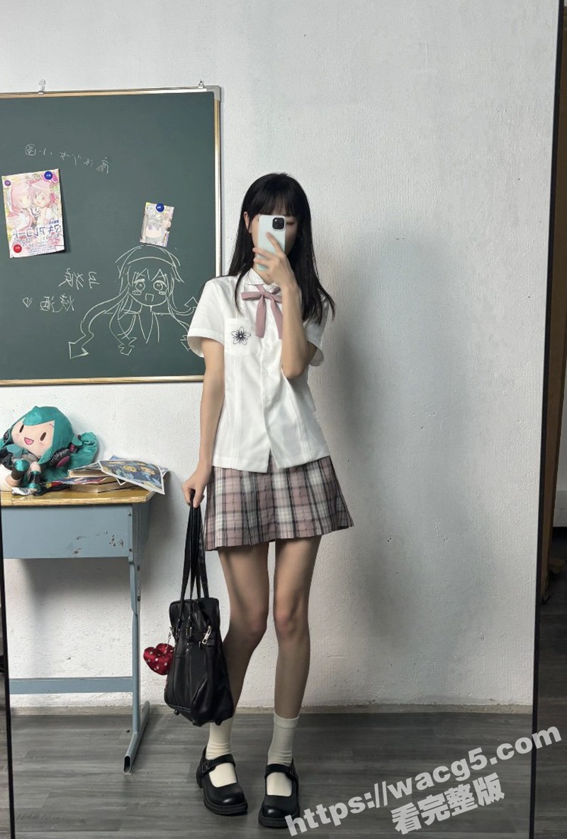 约炮刚毕业的美女高学相关图片