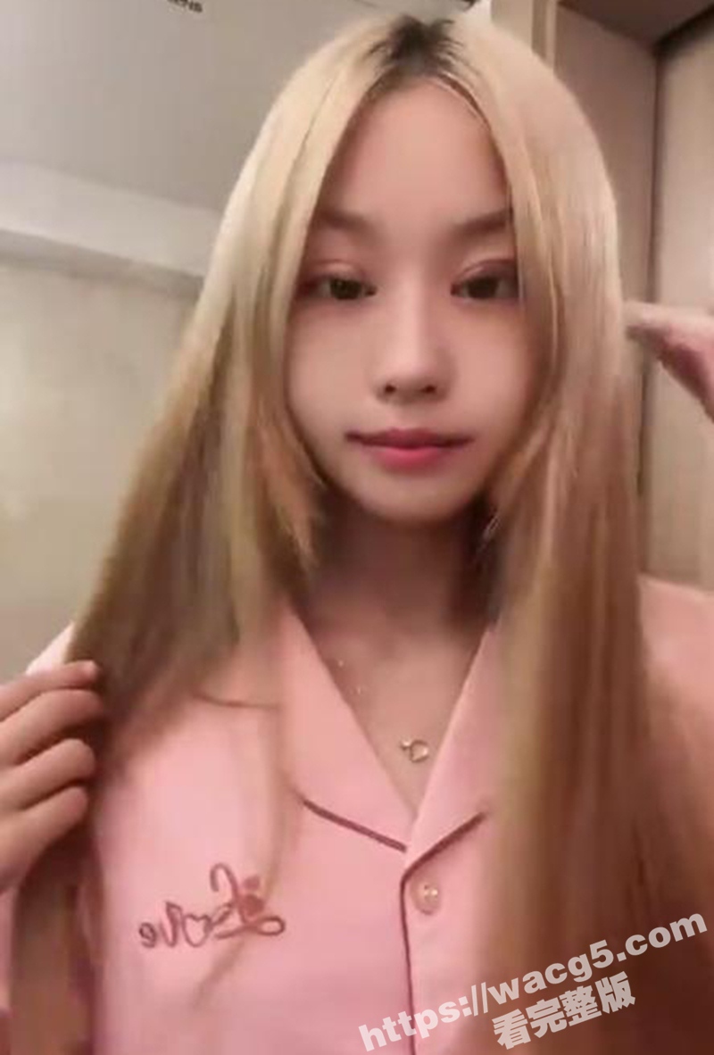 东北金发嫩妹分手后遭流出 甜美学生妹被无套爆操 吟叫连连 最后口爆吞精！