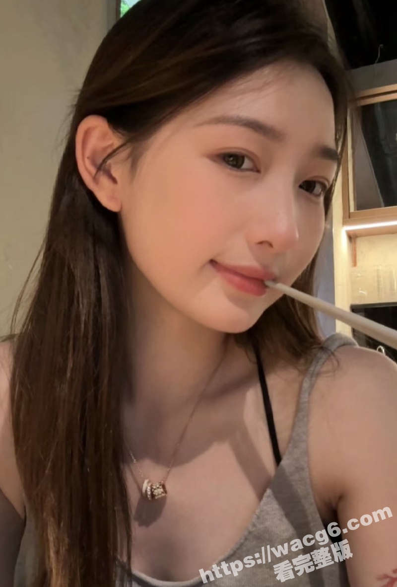 超高颜值黑丝眼镜妹 相关图片