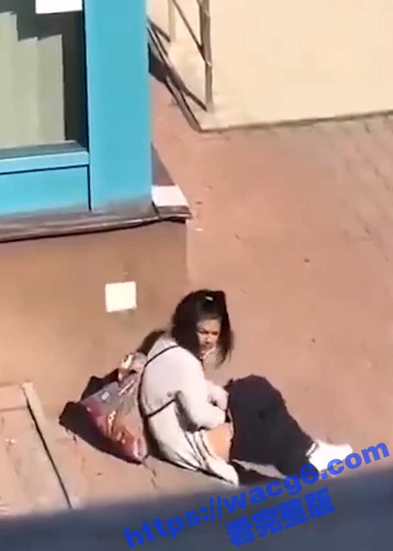 论整活还得是外国妞们相关图片