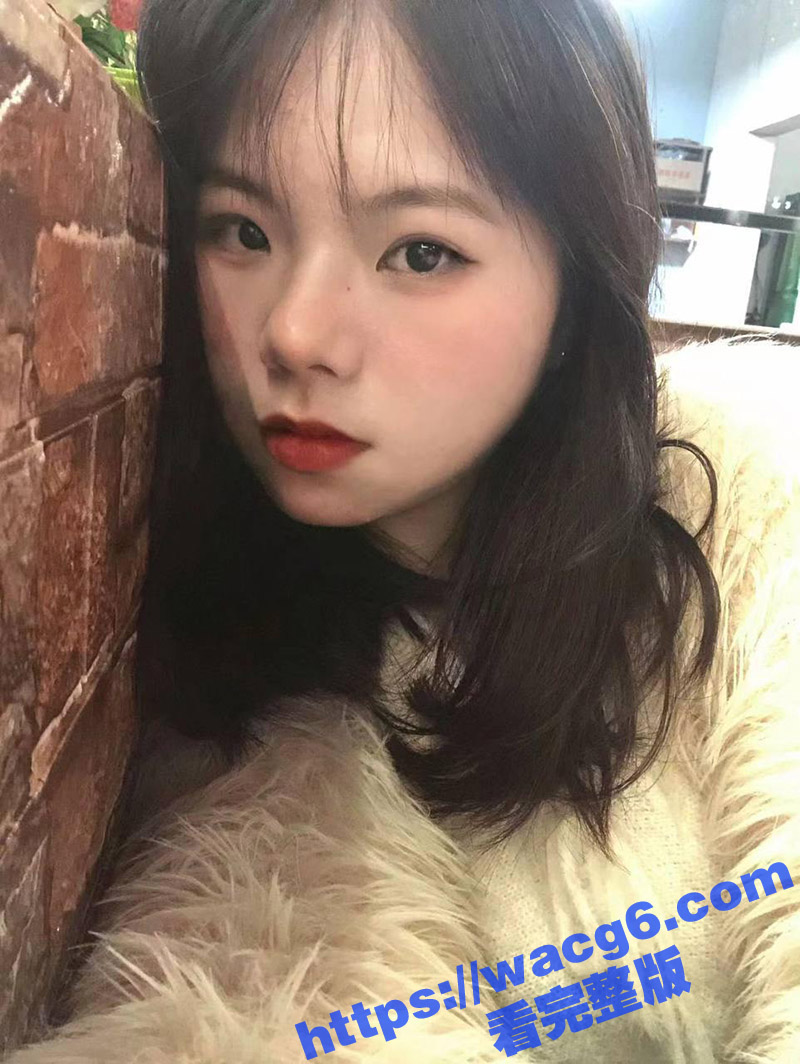 梅州叶塘中学刘梓焰 上高三的清纯学生妹 巨乳翘臀身材傲人 私下也是个骚母狗 自拍揉奶勾引网友来干她