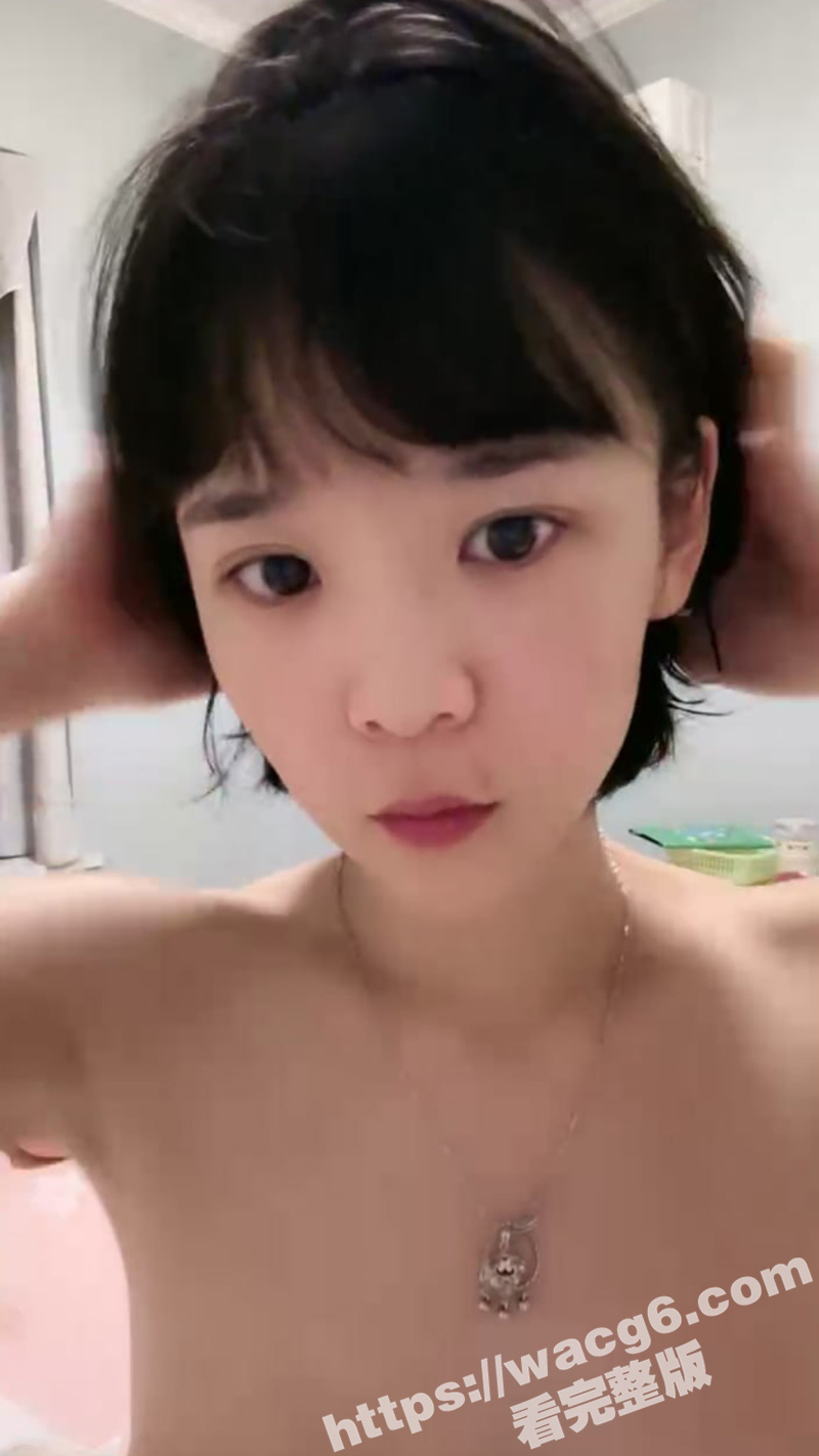 清纯白嫩巨乳大学生 被男友忽悠下海直播 美女困的都快睡着了 还被拉起来操 这白嫩大奶是真的骚啊