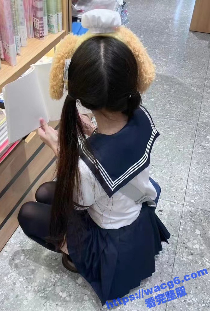 福利姬香草少女 黑丝相关图片
