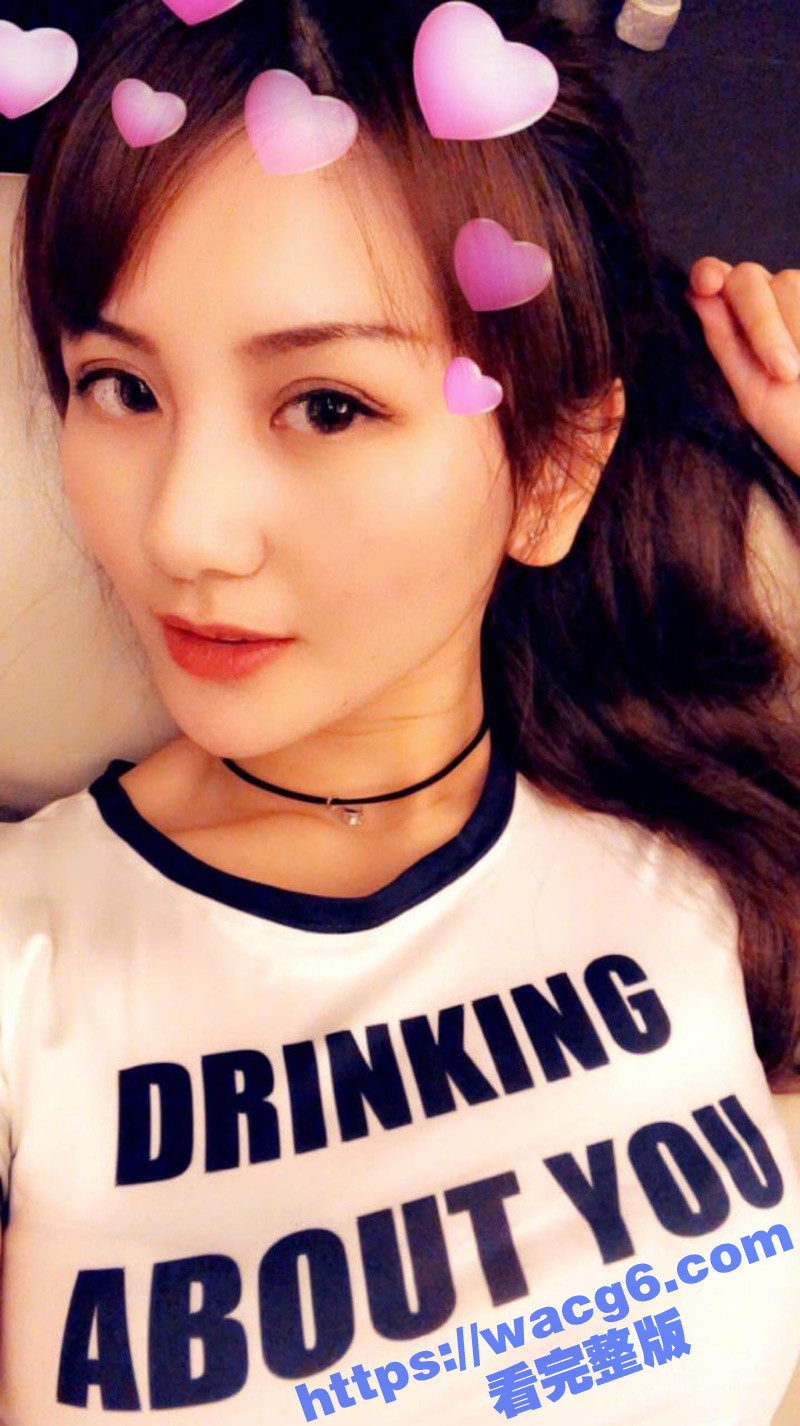 勾搭刚刚离婚 高颜值诱人的小嫂子 不雅自拍流出 蜂腰翘臀 奶子还能挤出奶水 简直太极品了！