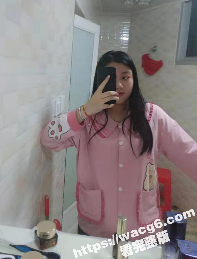 福建眼镜骚人妻陈慧琳 皮肤白嫩身材丰满 化完妆颜值还是不错的 每天都在网上 用自拍勾引网友干自己
