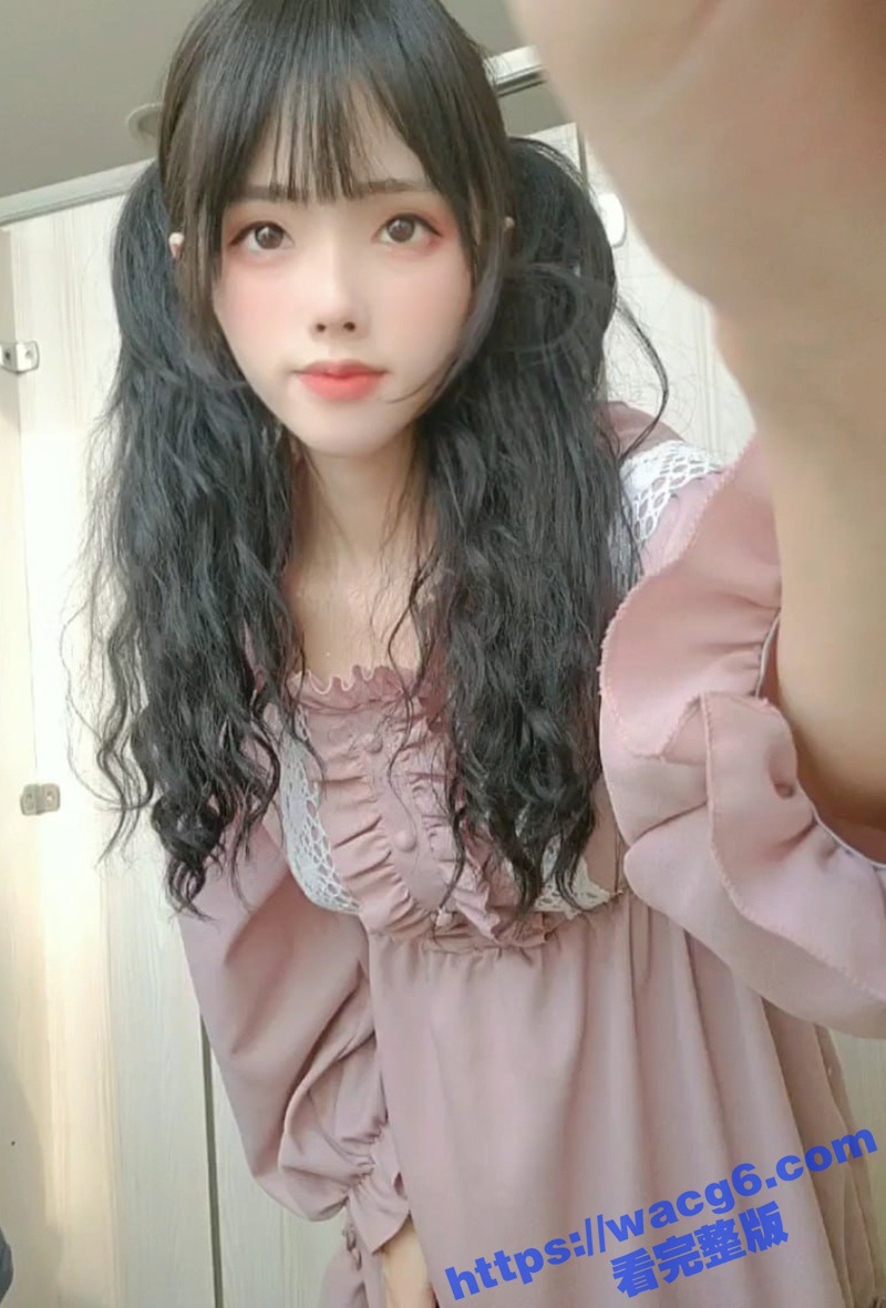 网红福利姬钛合金TiTi 新作商场卫生间露出 双马尾搭配紫色连衣裙 这也太纯了~