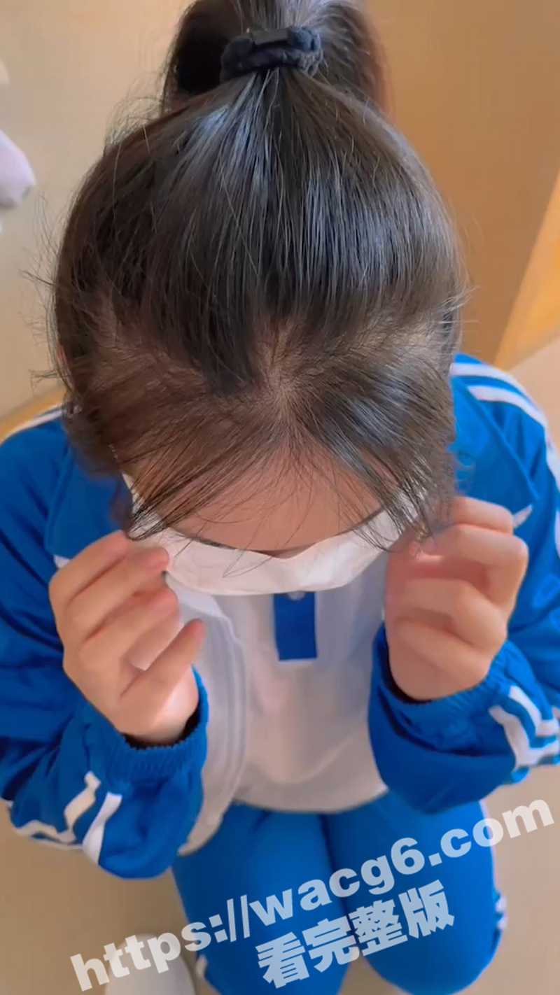 暴力抽插极品白袜制服萝莉 娇小身材被肌肉DOM打桩机爆操 少女可爱身体加上娇滴滴娇喘让人忍不住想掰开小穴狠狠抽插！