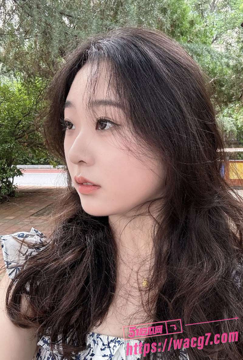 爆操19岁广西骚婊子相关图片