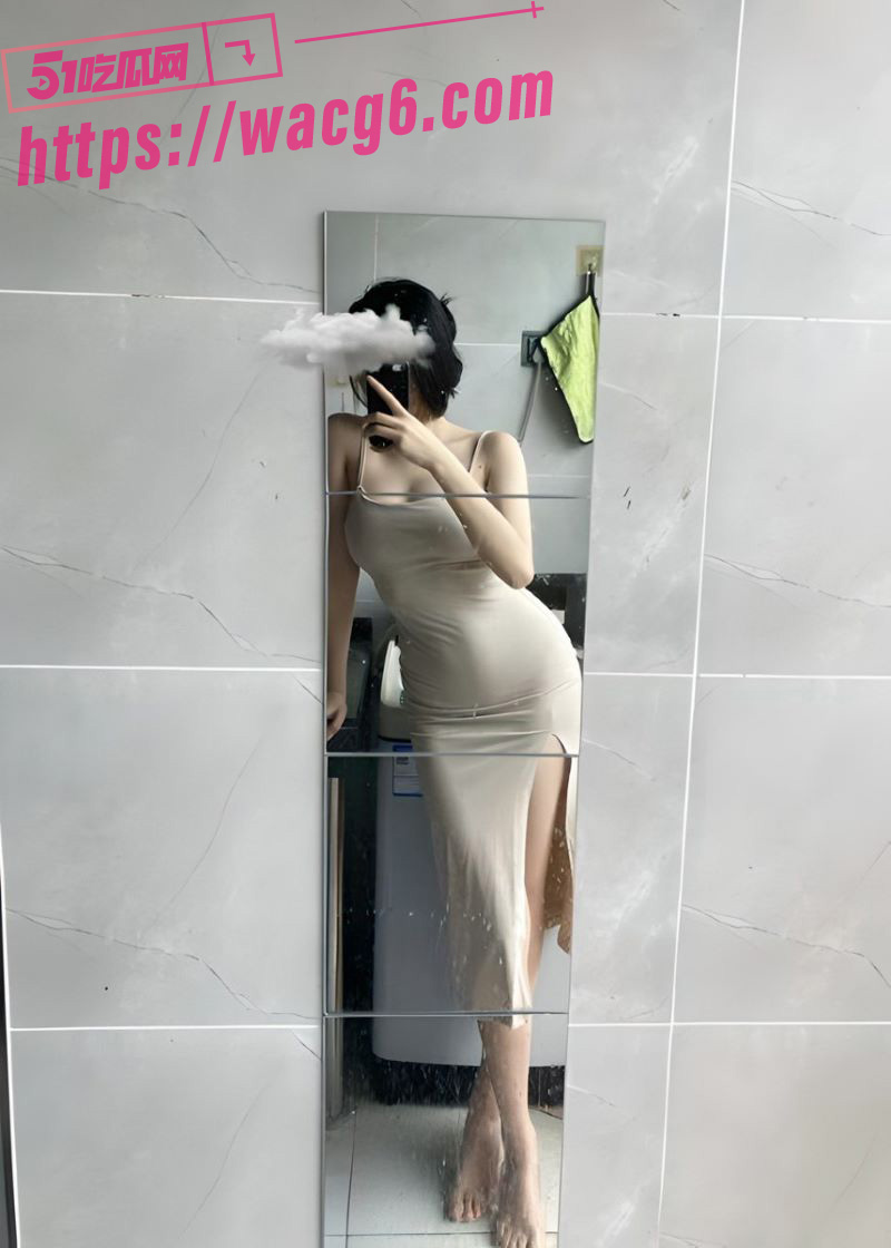上海大奶骚货 宋佳佳 在合租公寓背着舍友露奶给网恋对象看 这大奶真诱人啊！