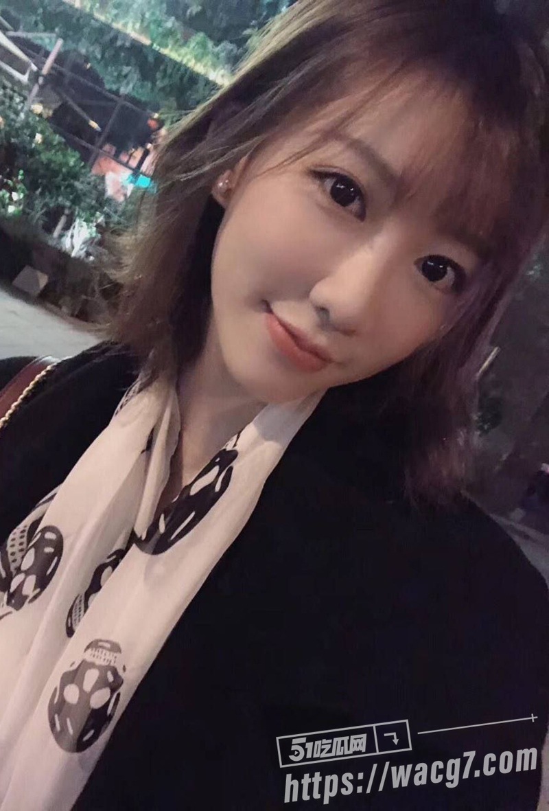 真实绿帽淫妻 极品少妇黑丝加持 配合单男各种暴力抽插 绿帽奴只配在边上拍视频！