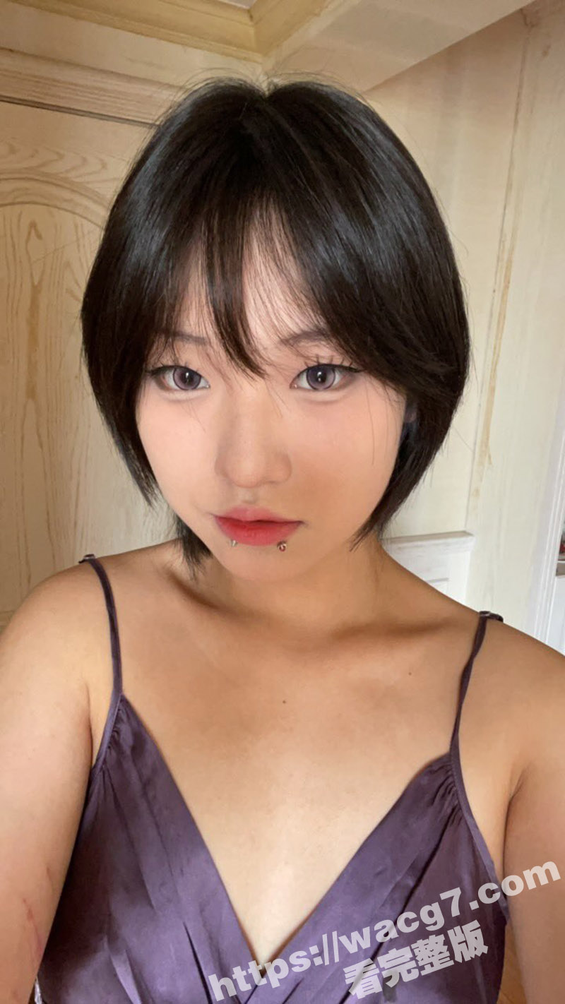 贵州唇钉妹反差母狗 身材非常棒的叛逆少女 被前主人调教成小母狗 玲珑身段前凸后翘 被操的表情真是一绝