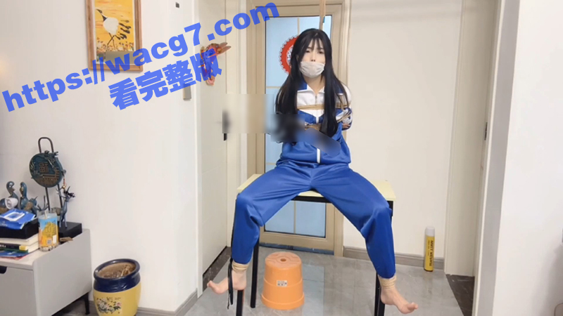 长腿白嫩学生妹 穿着相关图片