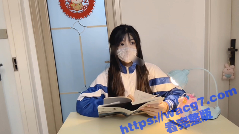 长腿白嫩学生妹 穿着校服被捆绑玩穴 身材极品皮肤白嫩 无毛小嫩穴被炮机爆插后 再被主人后入暴力抽插