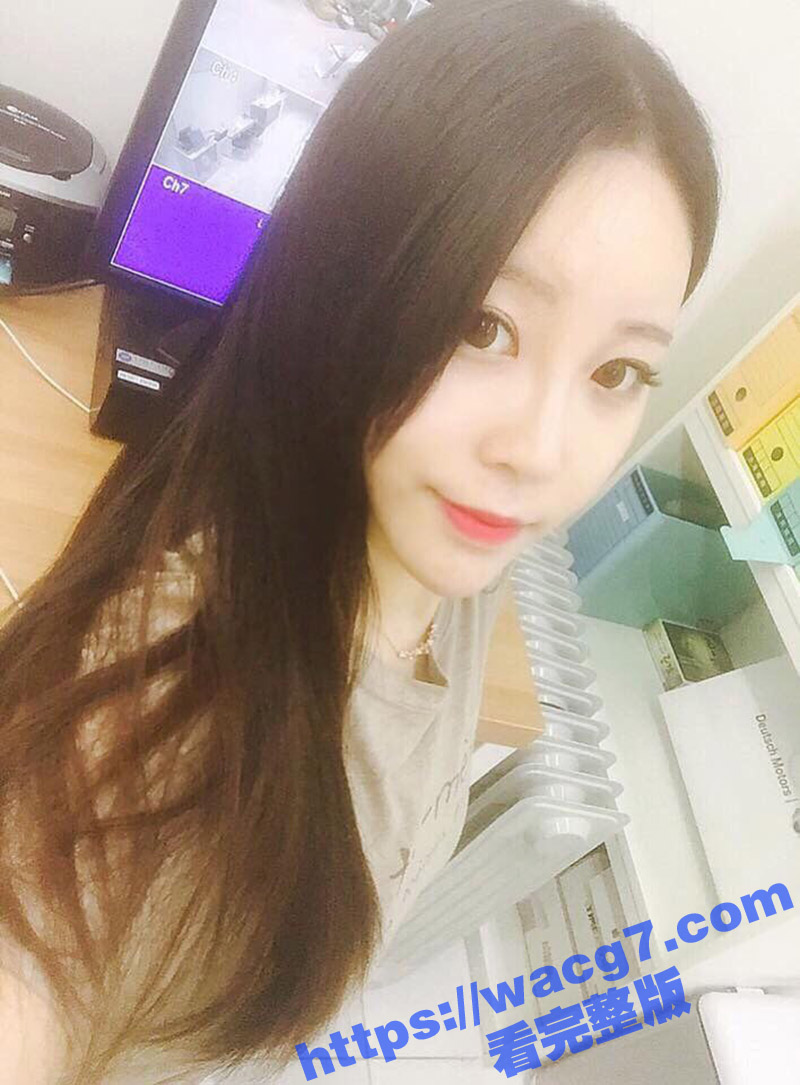 韩国高颜值美腿女神 相关图片