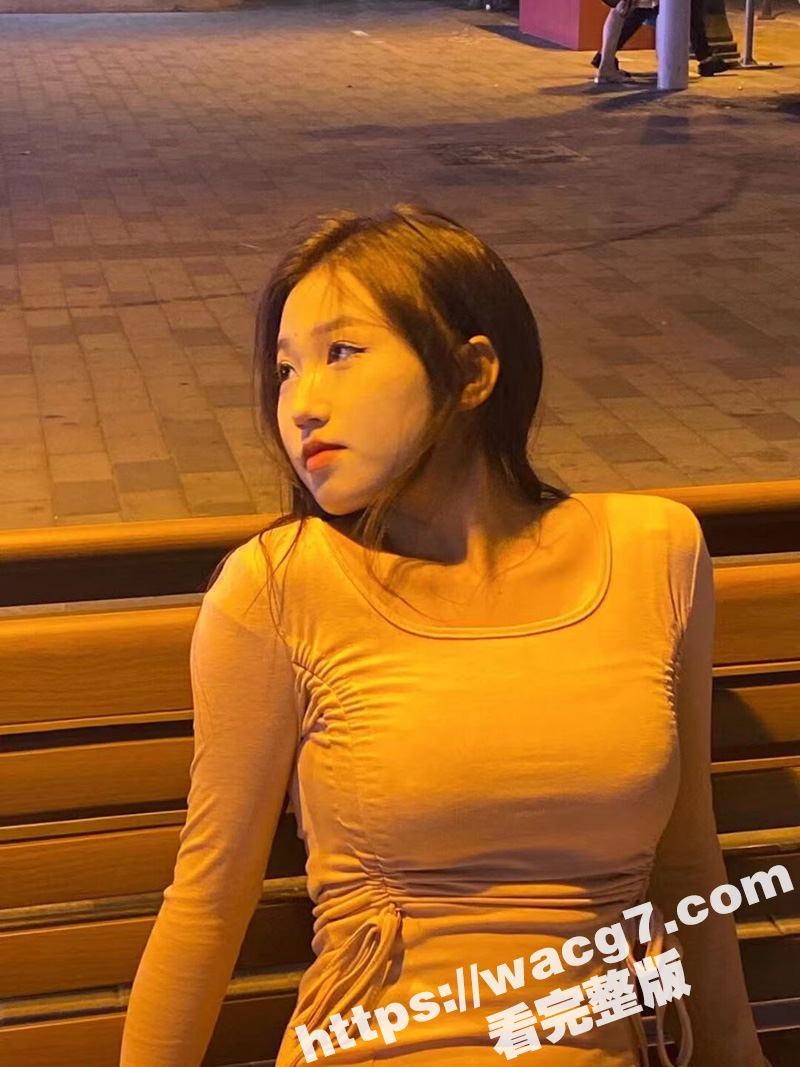 快手巨乳网红山野栀子相关图片