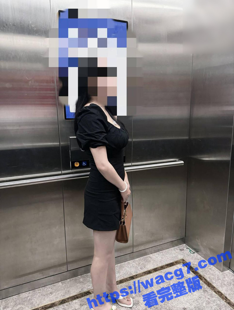乱伦大神日料店操妹妹 大奶美腿的性感小妹 在包厢里翘起美臀 诱惑哥哥主动上位 这妹妹身材也太劲爆了