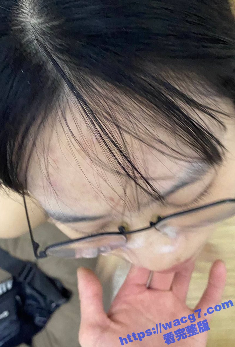 群友投稿 刚谈两个月的眼镜妹女友 调教为自己的私人母狗 口红替代肉棒自慰抽插！