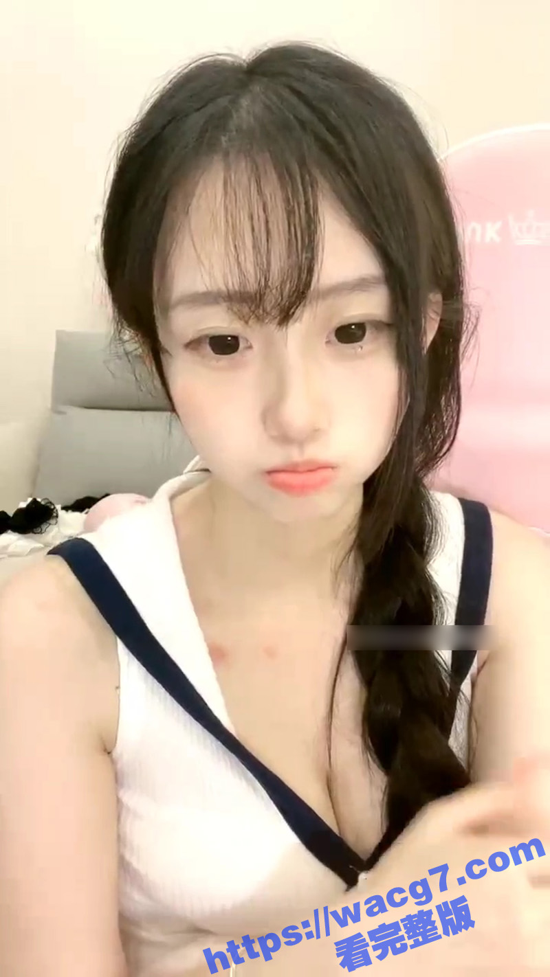 清纯呆萌校服学生妹 奶子大颜值高 穿jk短裙扎着双马尾 戴着母狗项圈 下海陪榜一大哥裸聊 这小妹好嫩啊
