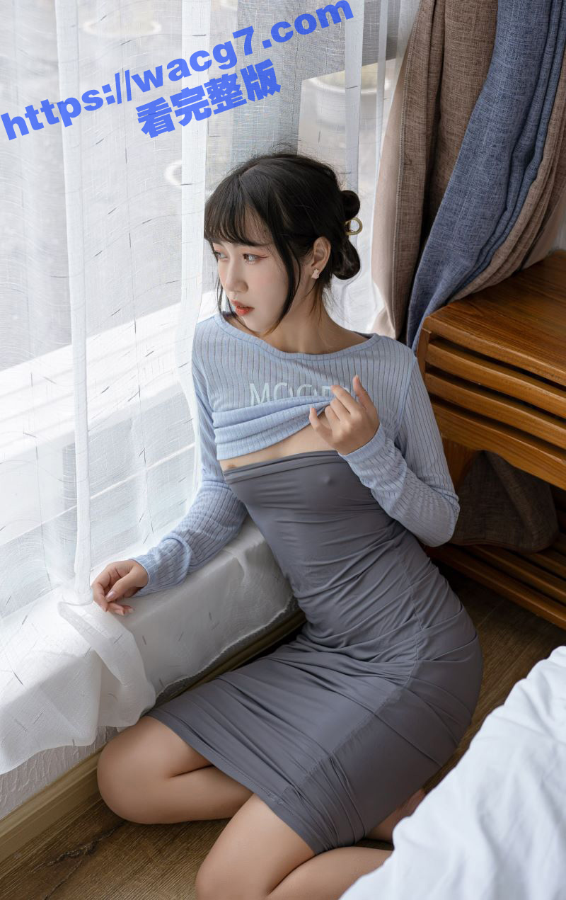 超人气Coser福利姬 不呆猫 上演大尺度诱惑写真 灰色短袖深灰短裙露乳露臀真刺激！