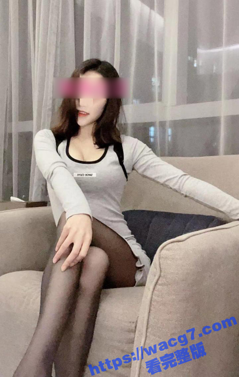 极品身材骚姐姐 约到酒店乱伦偷情 穿着性感黑丝高跟 两条美腿超级诱人 落地窗前暴力后入 都给操喷水了