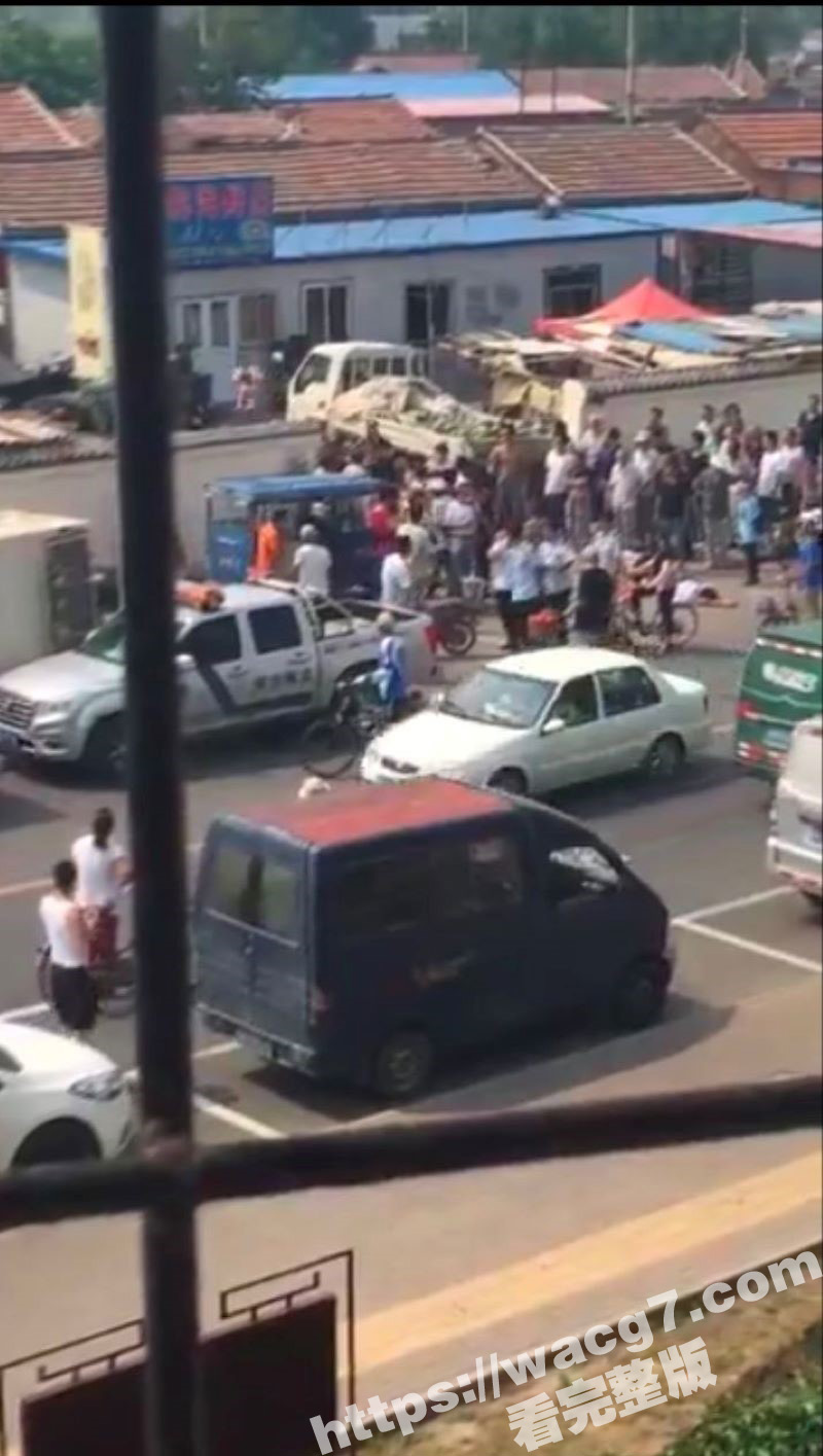 国内某菜市场 城管掀相关图片