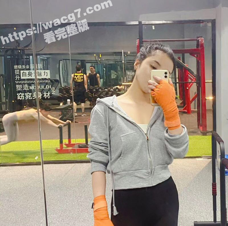 教育辅导机构反差婊女教师平时自律健身 身材非常极品 被主人调教跪地滚爬求含大屌 人前人后反差极大！