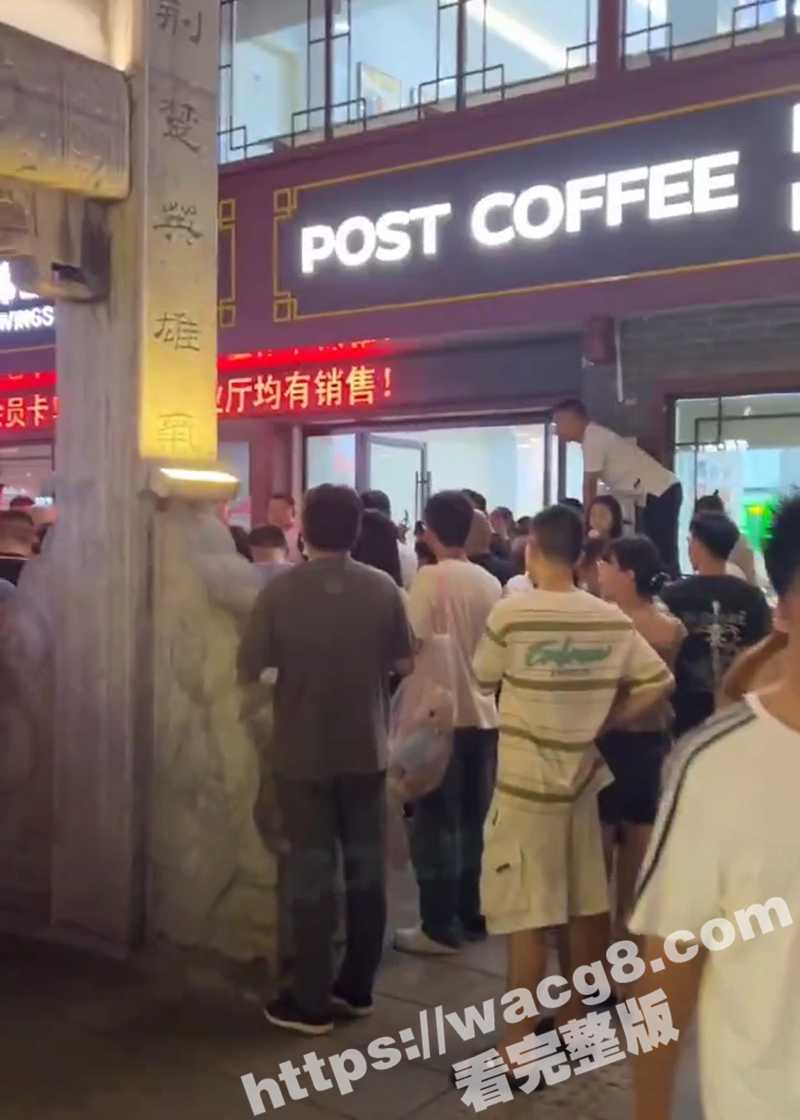 襄阳古城 68岁老登相关图片