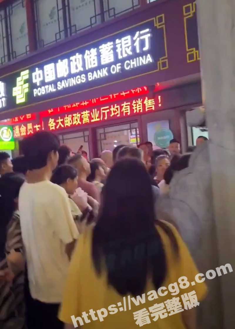 襄阳古城 68岁老登相关图片