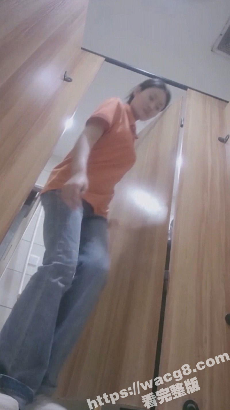商场女厕偷拍系列 多相关图片