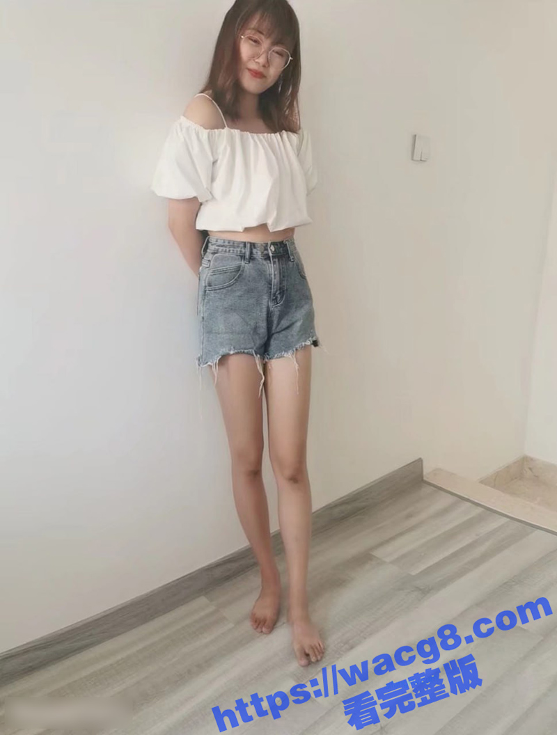 东北师范大学 反差眼镜妹何奕晗 身材白嫩美腿超长的大美女 被男友一点点调教成母狗 分手后视频被曝光