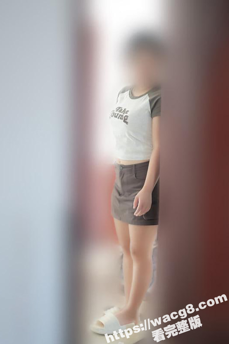 海角乱伦变态大神 用精液滋润妹妹的小穴 再用妹妹的乳汁 润滑自己的鸡巴 乱伦的感觉太刺激了