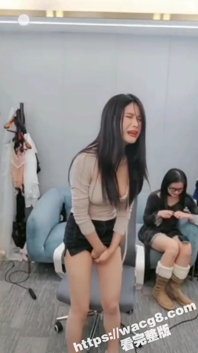 低俗直播间 长腿美女相关图片