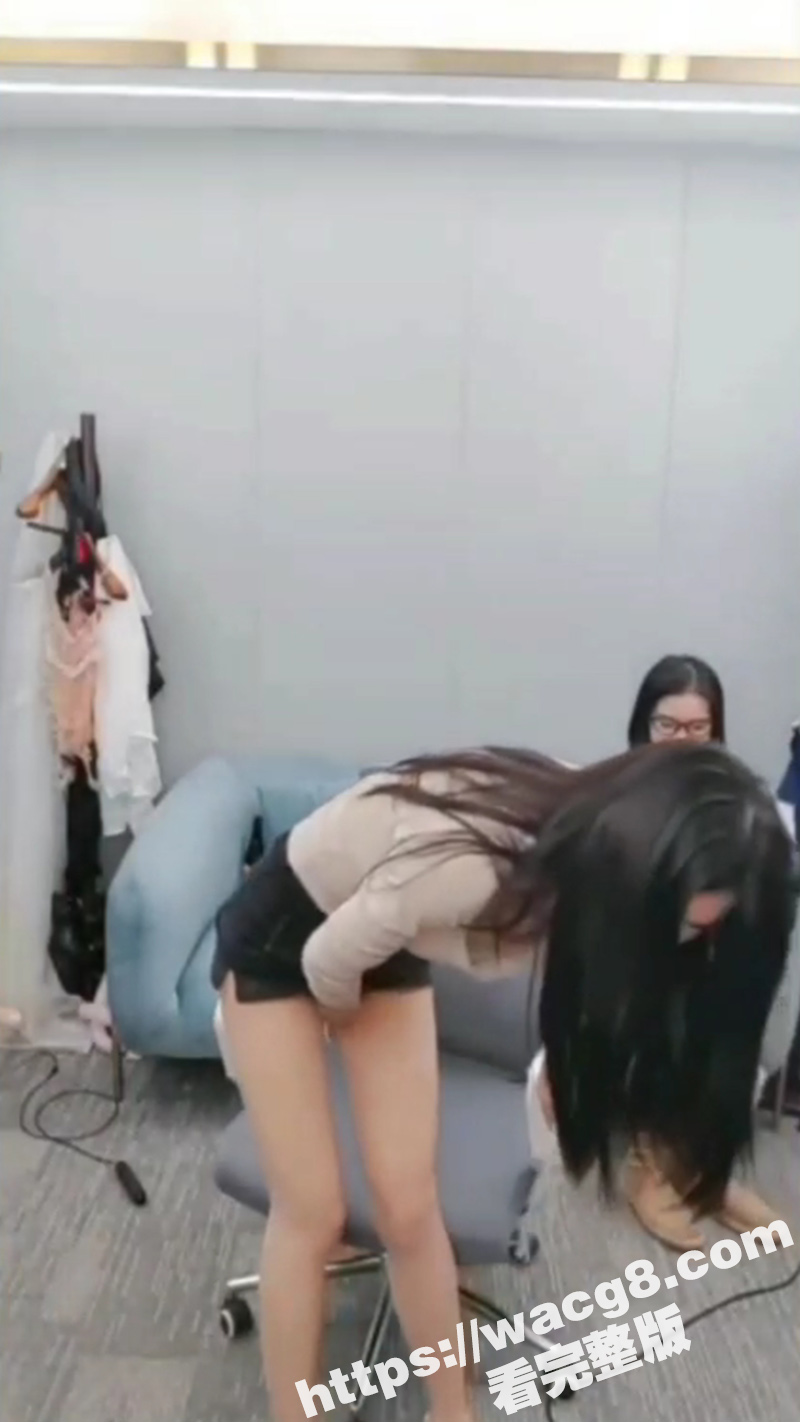 低俗直播间 长腿美女相关图片