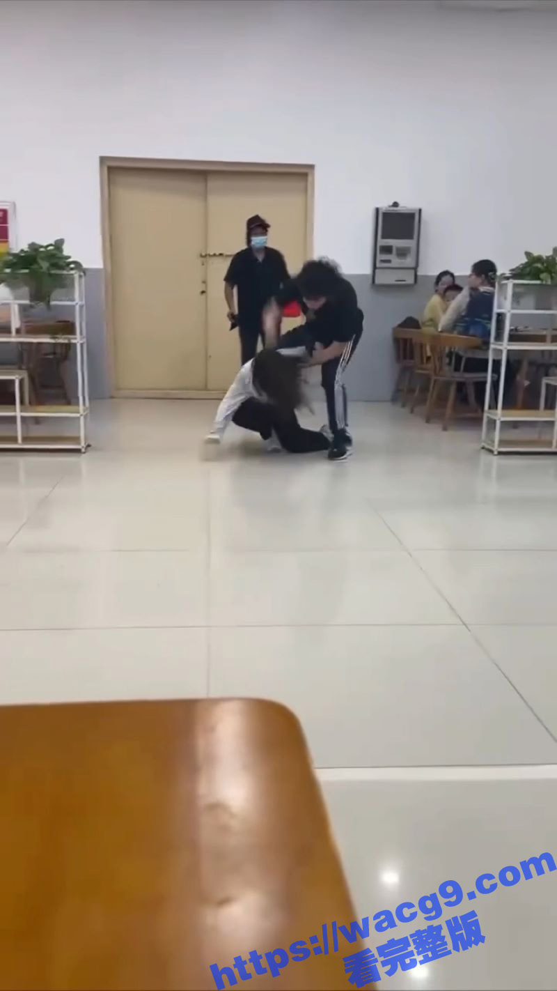 高校女学生用纸占位 相关图片