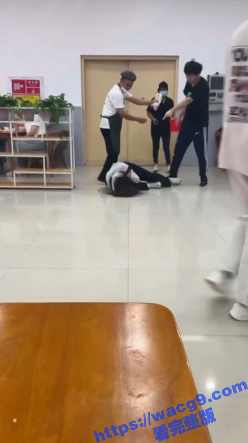 高校女学生用纸占位 相关图片