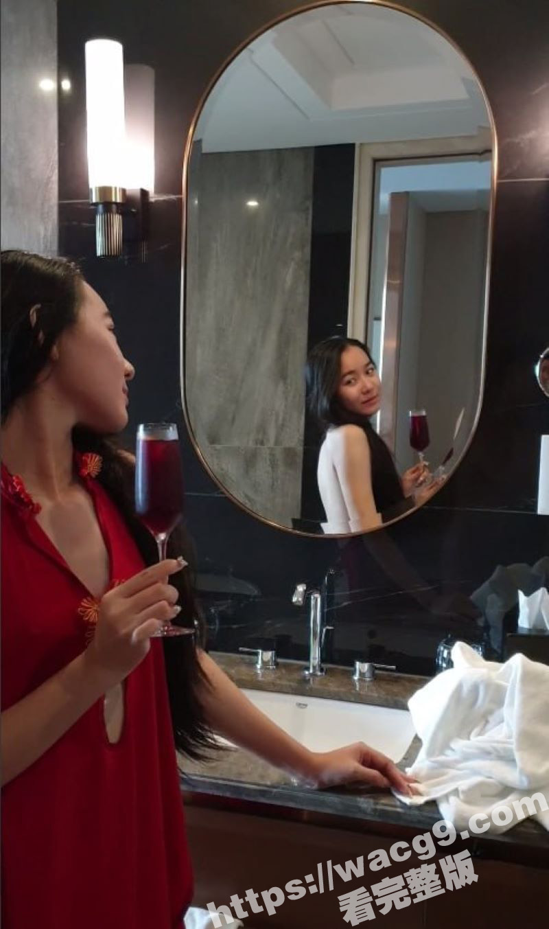 越南骚浪眼镜妹 MEly 户外露出 露脸私拍随意拿捏不在话下 其风骚程度一般人都比不了！