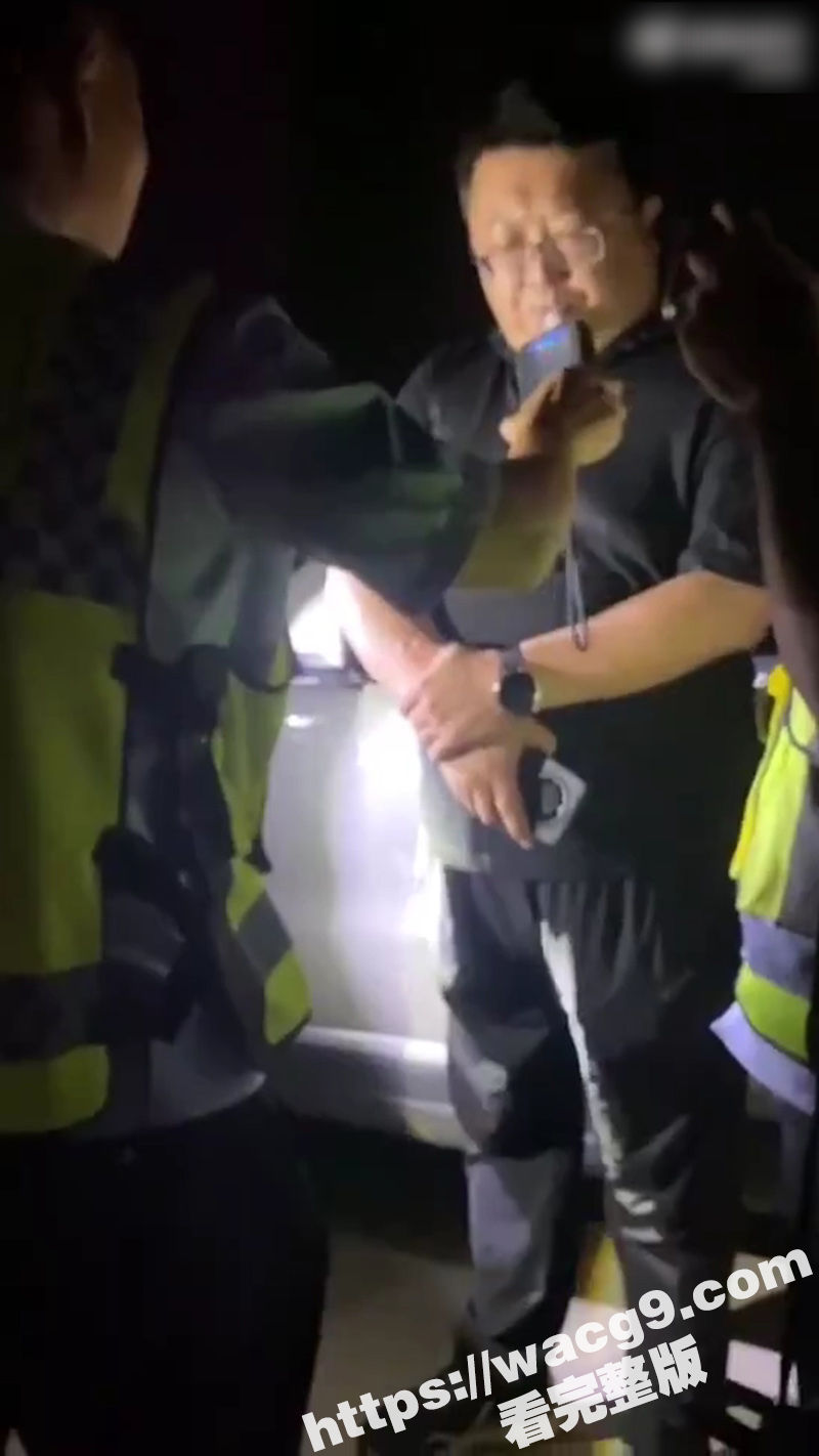 平邑县柏林镇 纪委书记梁某欣 被查酒驾拒不下车 当地回应 此人已停职接受调查