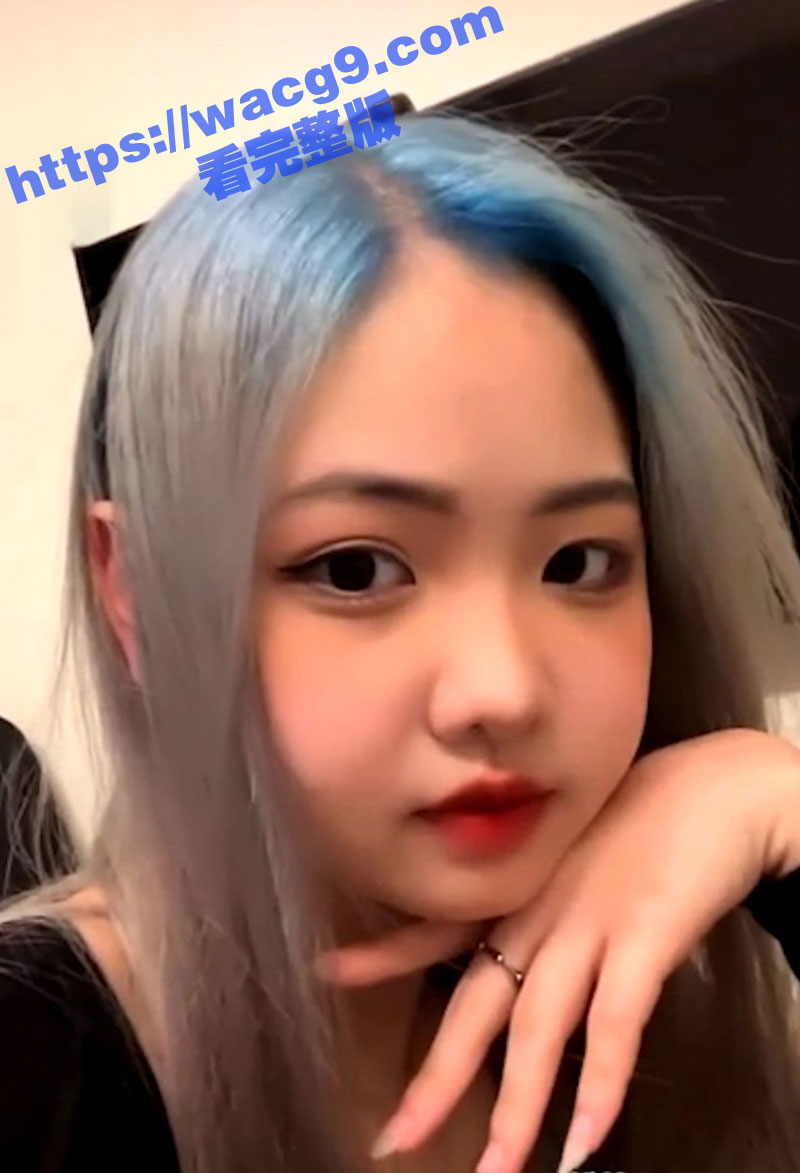 台湾娃娃脸反差小骚货相关图片