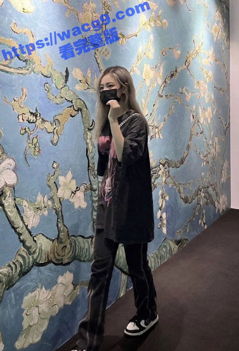 台湾娃娃脸反差小骚货相关图片