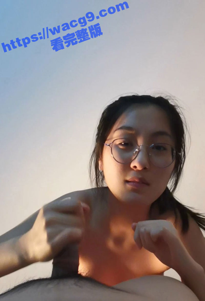 高颜值饥渴眼镜熟女居相关图片